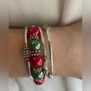 SLINKY BRACELET Women’s Slinky Bracelet with‎ Charms and Beads Red and Green